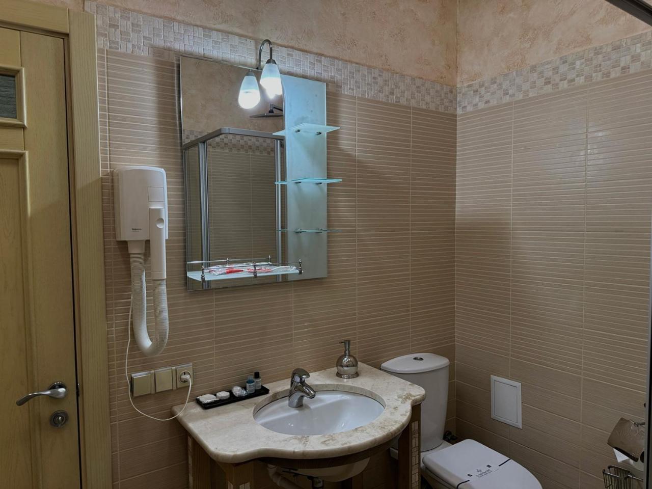 Aqvium Hotel Dnipro Eksteriør billede